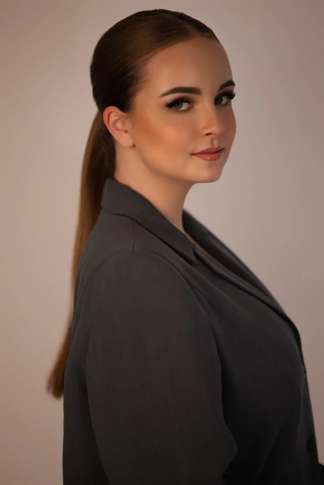 Naomi Bellezza, Studio Waltrop